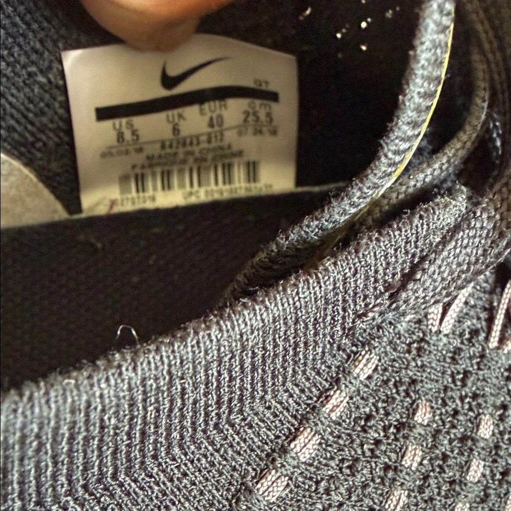 Nike vapor max Black Knit Running Sneakers with Gold Swoosh - Picture 7 of 8